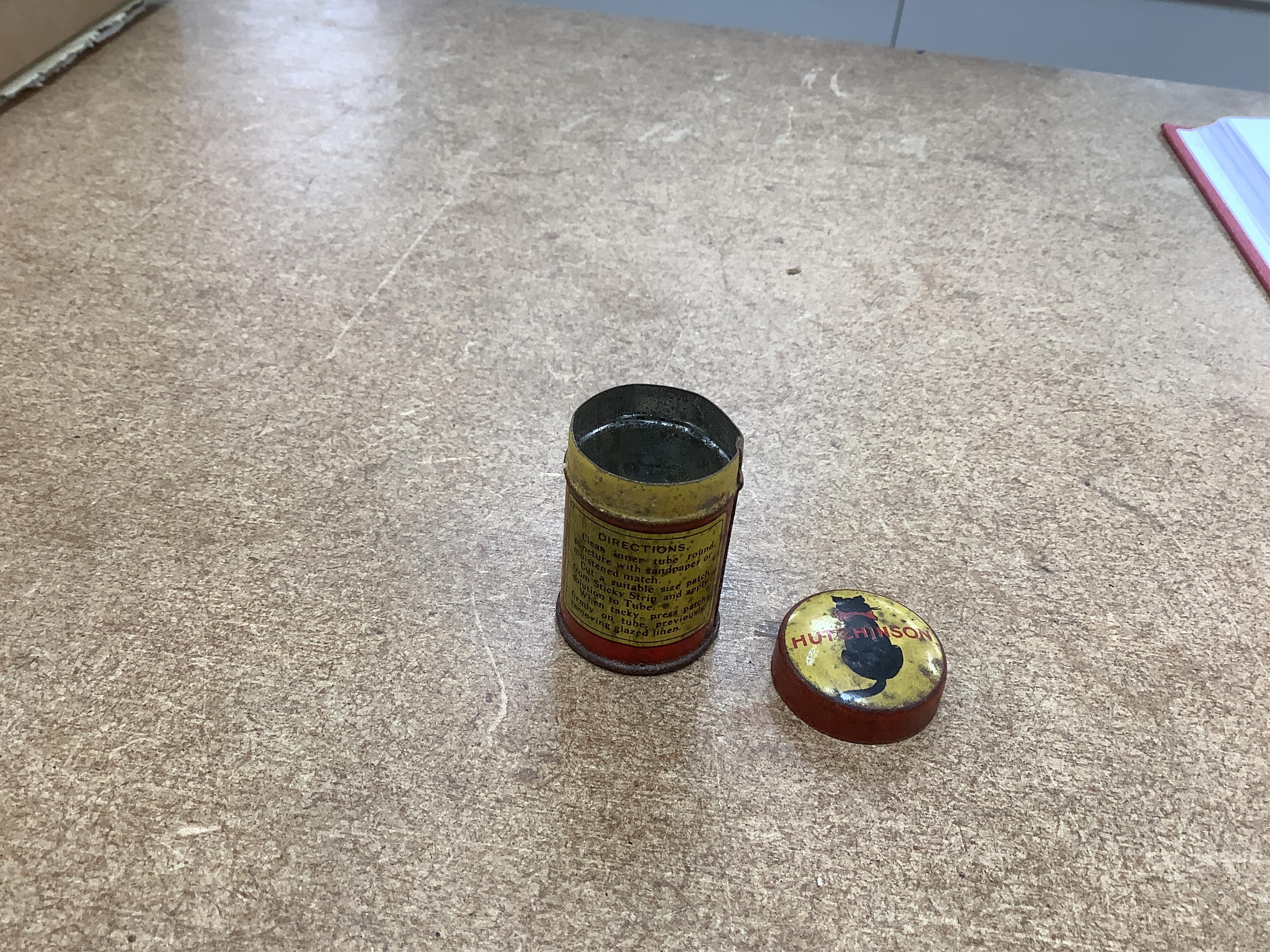 A quantity of early / mid 20th century advertising and confectionery tins. Condition - poor to fair